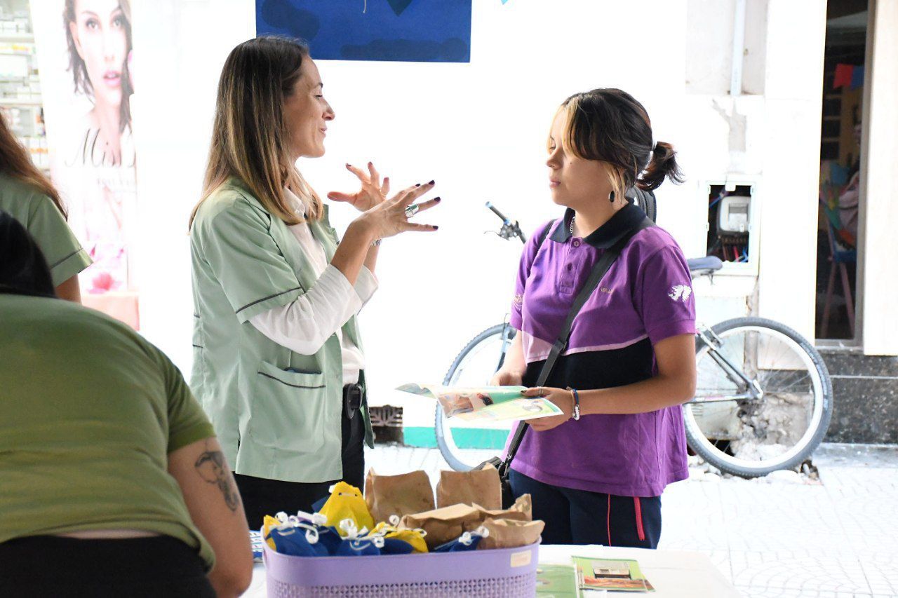 La peatonal Junín se vistió de azul para concientizar sobre el autismo