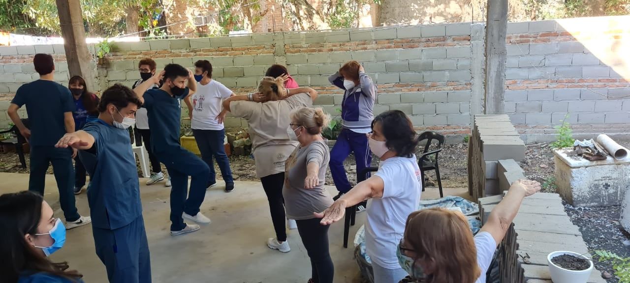 Trabajo práctico de estudiantes de kinesiología de la UNNEen Ché Taitá