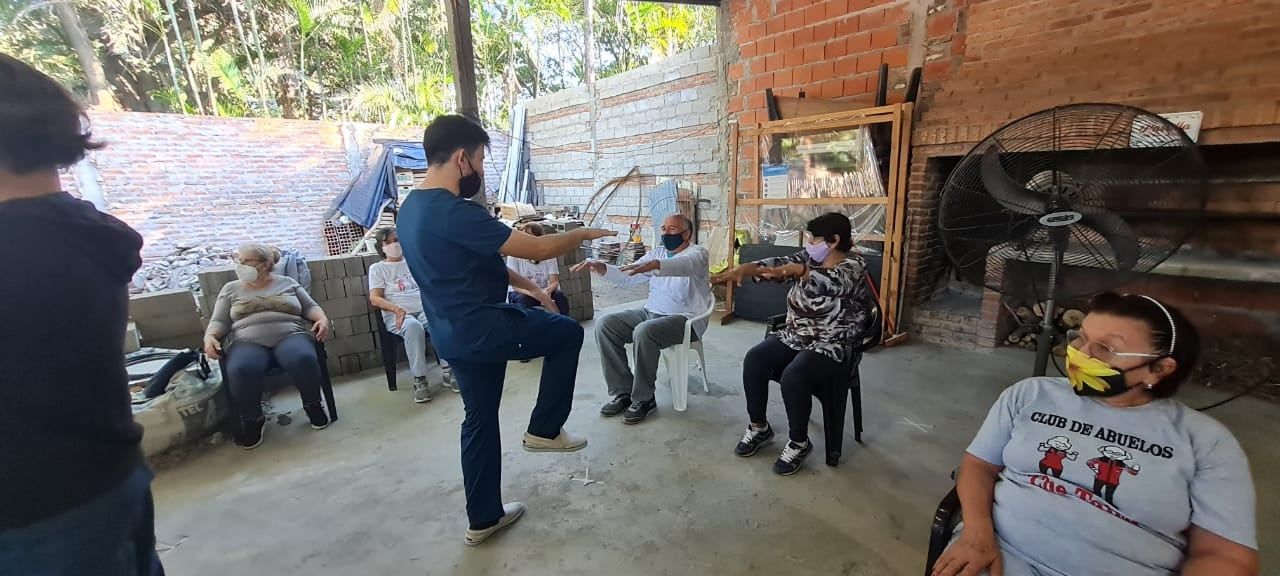 Trabajo práctico de estudiantes de kinesiología de la UNNEen Ché Taitá