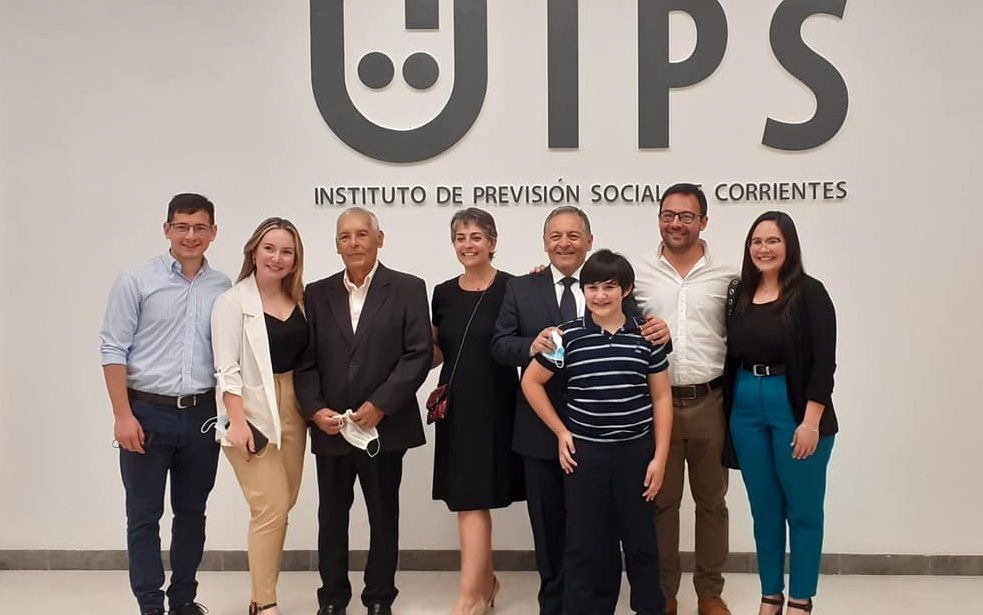 Padre e hijo: emoción compartida por las nuevas oficinas del IPS