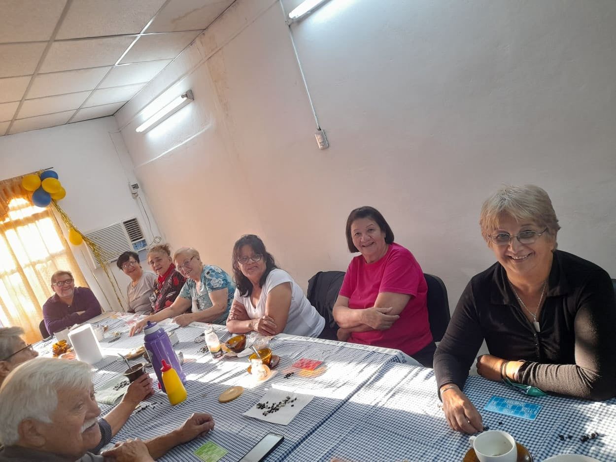 Invitan a un brindis por el aniversario del Centro “Playa Miramar”