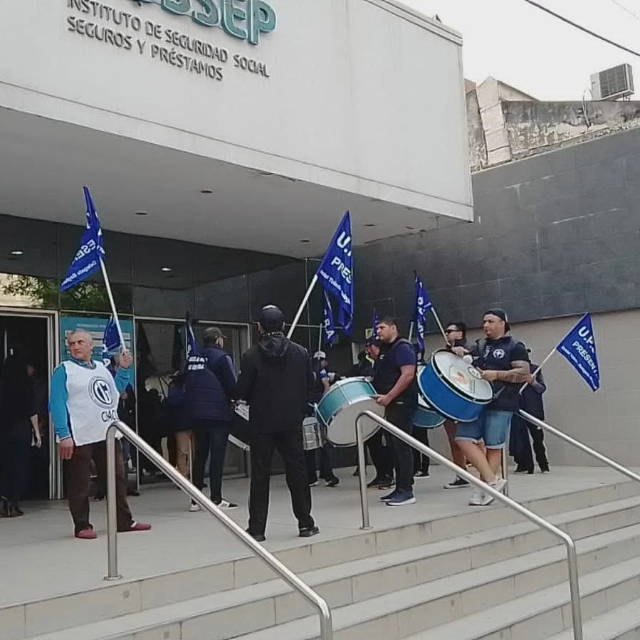 Pasivos de Sameep e INSSSEPsolicitan el bono de 20 mil pesos en Chaco