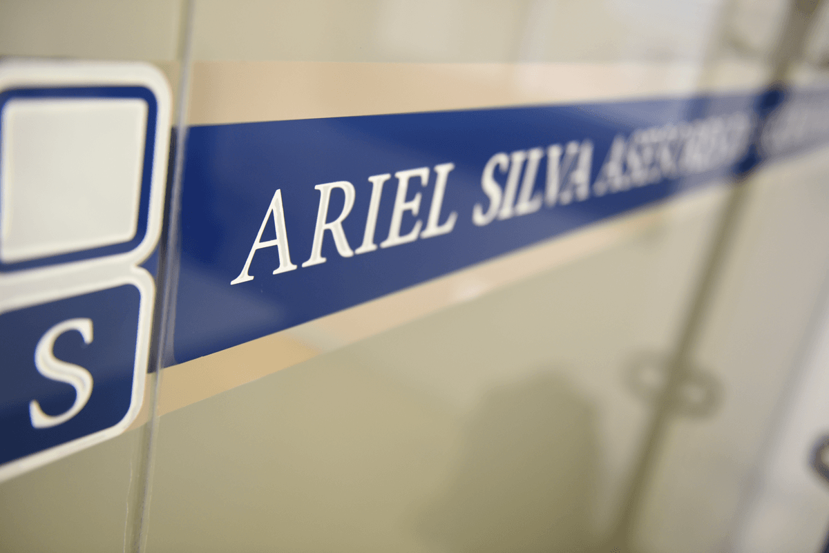 Cobertura de salud contra COVID 19 para viajes y personas mayores