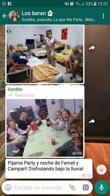 Viral: seis abuelas hicieron un pijama party y festejaron con tragos