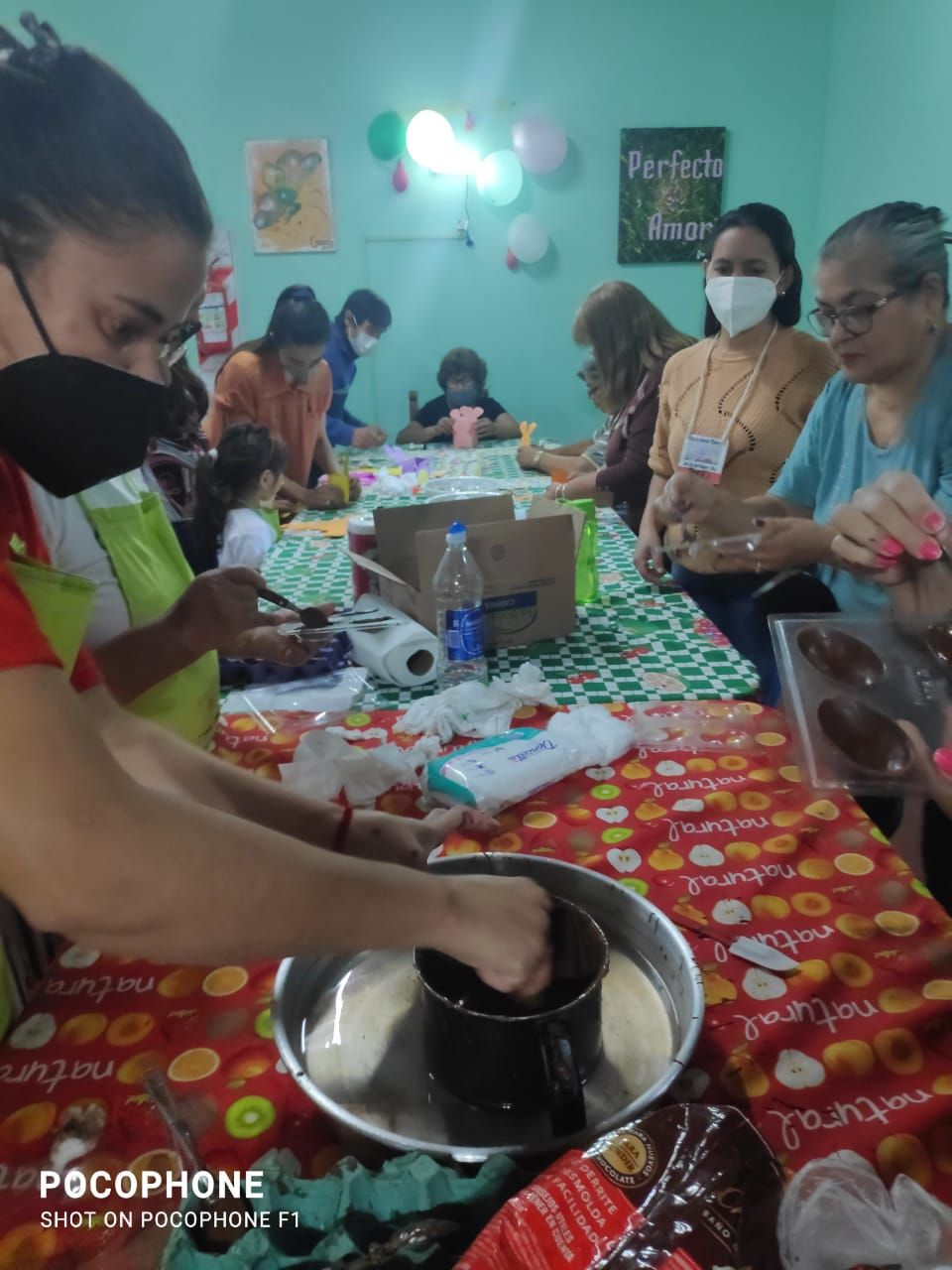 Adultos mayores del Hogar “San Luisito” elaboraron huevos de Pascua