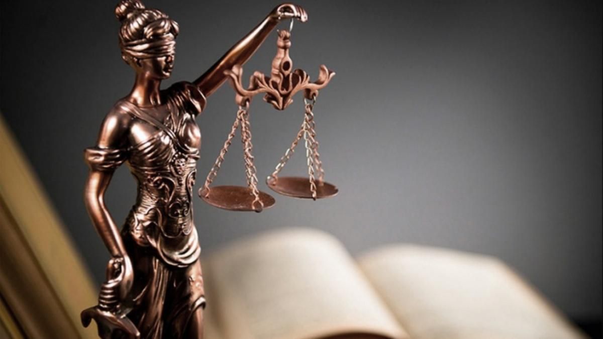 Ordenan a una mujer que desaloje la casa de su ex suegra de 88 años