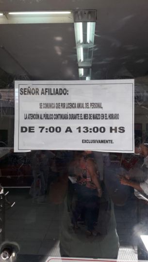 IOSCor sigue de vacaciones: Horario reducido perjudica a los afiliados con demoras extensas