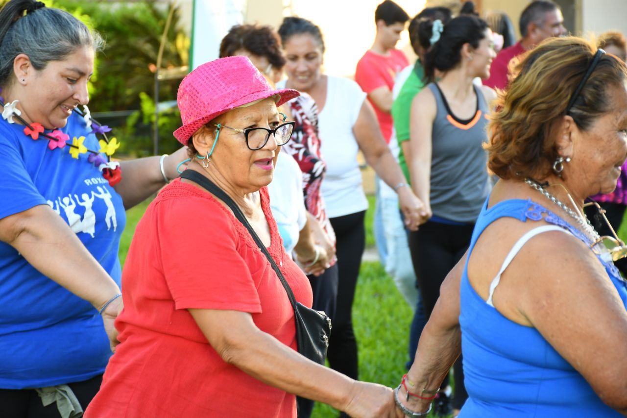 Con un baile de disfraces, AMdisfrutaron de la primera matiné del año