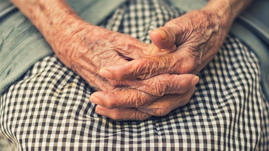 “La mayor parte de las violencias hacia las mujeres mayores viene de la propia familia”