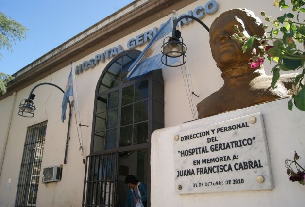 Chocolate Patriótico del 25 de mayo a beneficio de la Cooperadora del Hospital Geriátrico