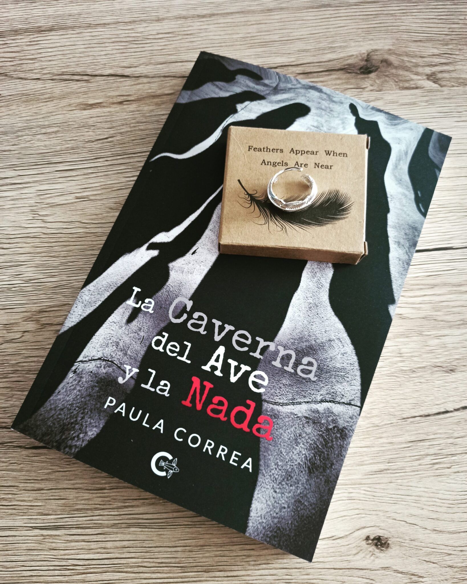 ”La Caverna del Ave y la Nada” de Paula Correa por Laila E. Daitter