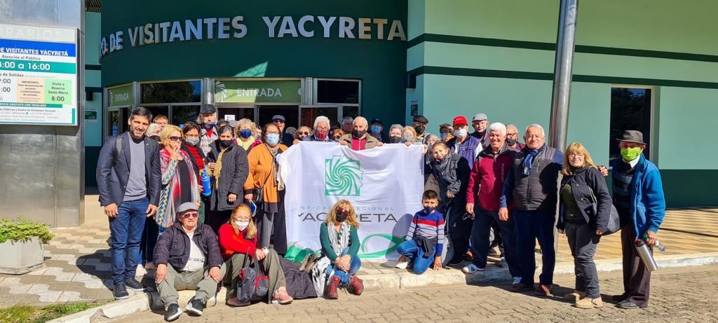 El primer Centro de personas mayores de la Capital correntina visitó Yacyretá