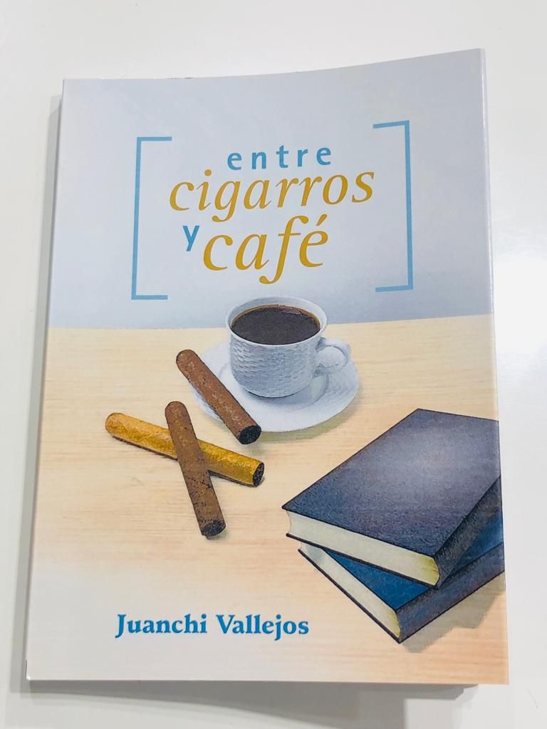 ”Entre cigarros y café” de Juanchi Vallejos por Laila E. Daitter