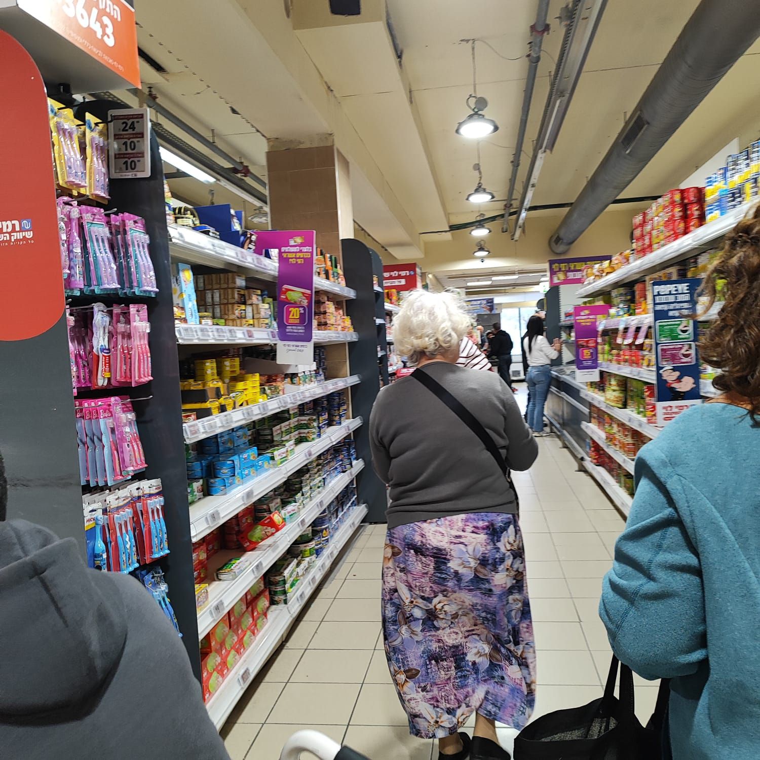 Autonomía e independencia - Mujer en el supermercado