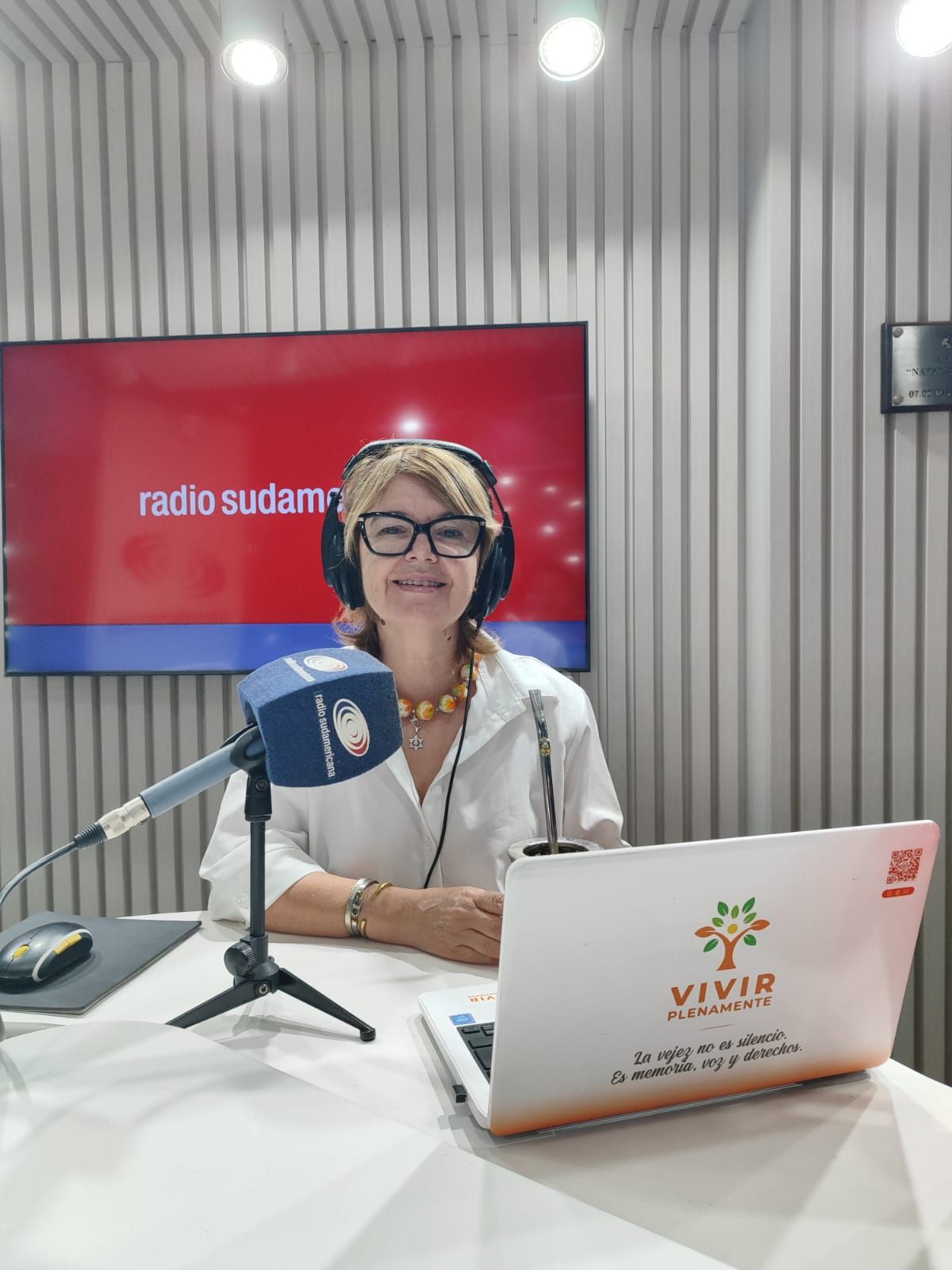 EL PERIODISMO DE TRINCHERA 
FRENTE A LA DICTADURA DEL ALGORITMO Y LA VEJEZ INVISIBILIZADA
