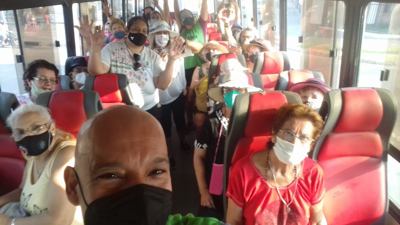 Iniciaron los paseos recreativos con los Clubes de Abuelos