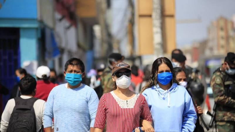 Polémica por la decisión de ”diferir” la segunda dosis de las vacunas