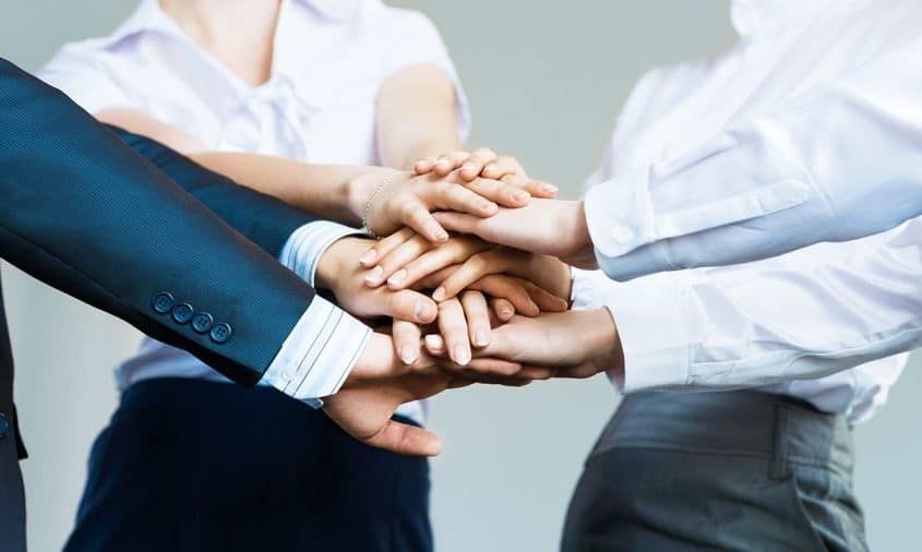 ”El poder de un compromiso” por Tona Galvaliz