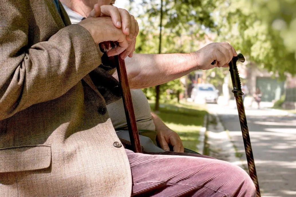 Jubilaciones: el aumento de marzo será de monto fijo, pero estudian sumar un porcentaje adicional