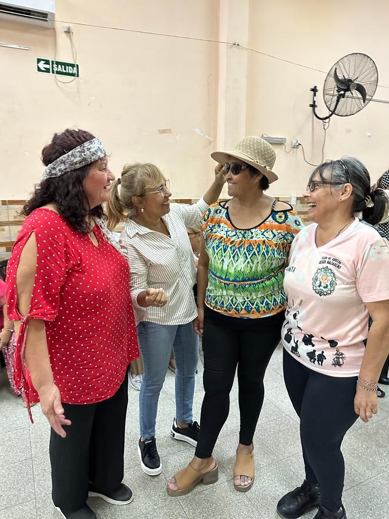 Segundo encuentro bailable para adultos mayores