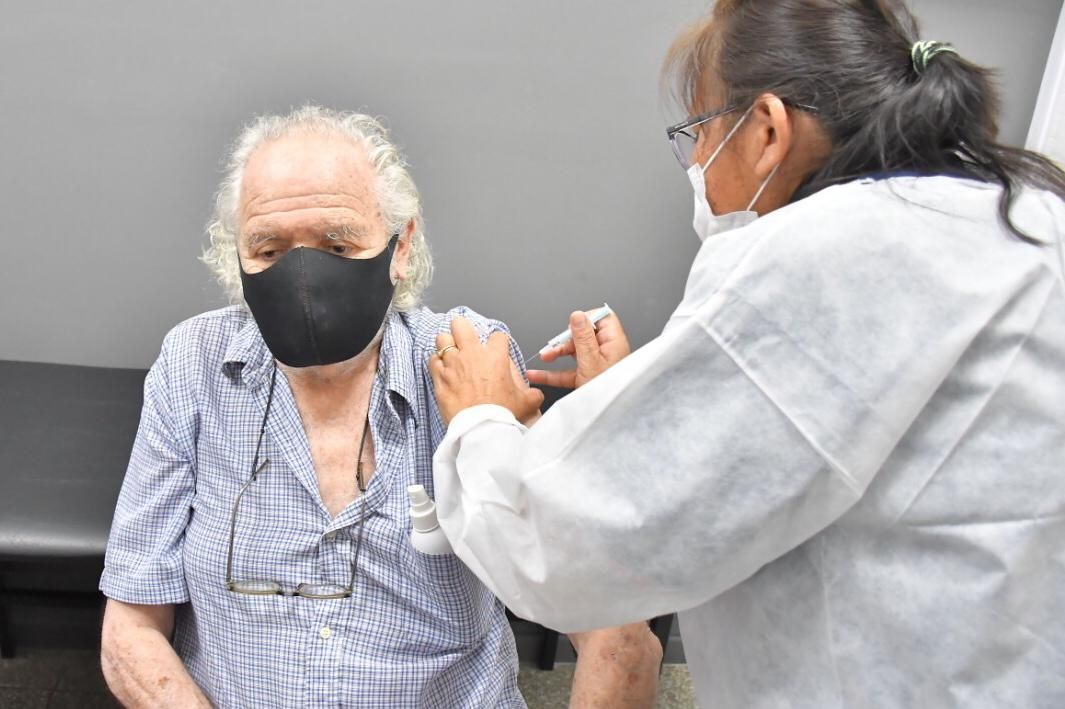 Continúa la vacunación antigripal a personas mayores de 65 años