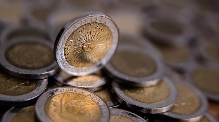 Advierten sobre la venta de monedas de 1 peso