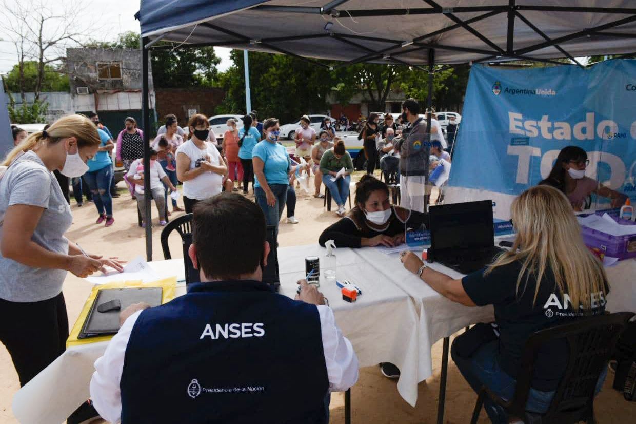 Anses, Pami y más en el barrio Piragine Niveyro
